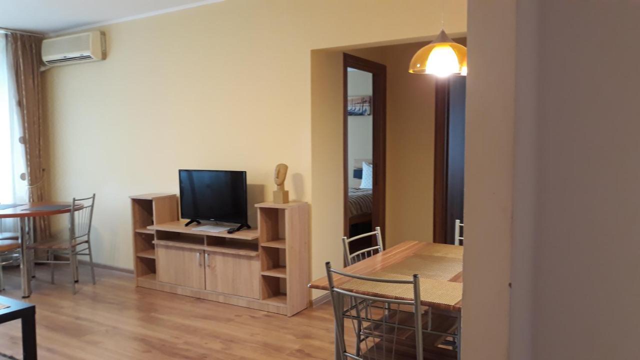The Best Location Accommodation Букурещ Екстериор снимка