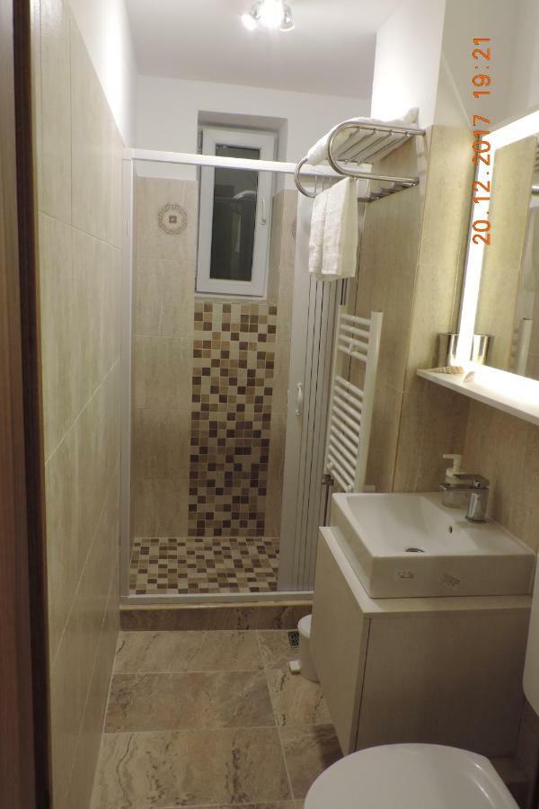 The Best Location Accommodation Букурещ Екстериор снимка
